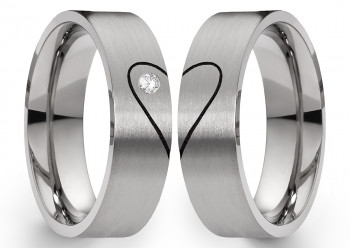 Edelstahlringe E041 mit Zirkonia oder Diamant und Herz und Gravur